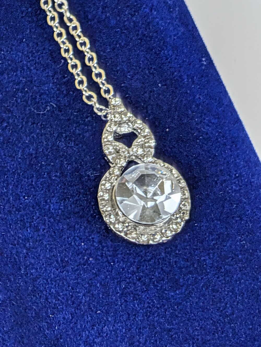 Silver Tone Rhinestone Infinity Halo Pendant Necklace Sparkle
